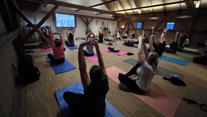 Bild: Uwe Rosner/exb
Komplett ausgebucht waren die Yogastunden bei der Museumsnacht im Schafferhof.