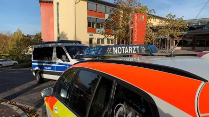 Bild: Stephan Huber
Rund 70 Menschen wurden in Amberg leicht verletzt, als eine 17-Jährige in der Aula des Beruflichen Schulzentrums an der Raigeringer Straße Pfefferspray versprüht hatte.