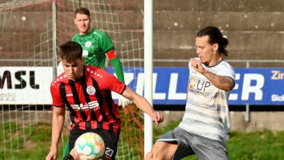 Archivbild: Werner Franken
Torjäger David Bezdicka (rechts) fehlt der SpVgg SV Weiden beim Gastspiel in Deggendorf verletzt wie acht weitere Teamkollegen.