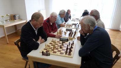 Bild: Frieser/privat
Klaus Frieser (links) ist Oberpfalz-Meister im Blitzschach.
