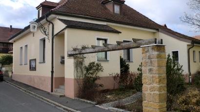 Bild: sh
Seit 25 Jahren ist der ehemalige Kindergarten das Trachtlerheim des Heimat- und Volkstumsvereins Ehenbachtaler ein Ort der Heimat- und Volkstumspflege in Schnaittenbach.