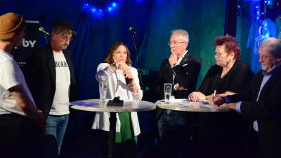 Bild: Kunz
Die Diskussionsrunde zur Situation der Kultur in Weiden. Von links: Andreas Olschar, Mathias Säm Wagner, Franziska Glaser, Reinhold Wildenauer, Petra Vorsatz und Veit Wagner.