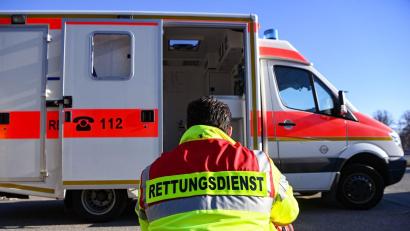 Symbolbild: Jens Kalaene/dpa
Der Rettungsdienst brachte die Frau nach Amberg ins Krankenhaus.