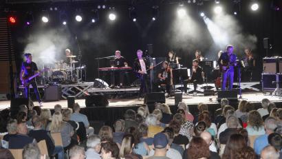 Bild: Hirsch
650 Besucher erlebten am Freitag in der Oberpfalzhalle eine eindrucksvolle Bühnenshow mit der Tribute-Band "Queen".