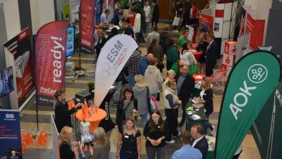 Bild: jr
Rund 80 Aussteller sind im Kemnath am Start auf der Suche nach Nachwuchs.