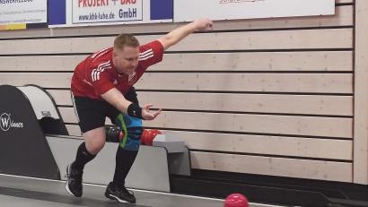 Bild: otr
Michael Wehner war einmal mehr mit 639 Kegelpunkten Tagesbester SC-Kegler. Den Sieg im Derby brachten am Ende aber Christoph Kaiser, Jan Hautmann und Matthias Hüttner in trockene Tücher.
