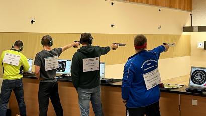 Bild: nza
Konzentriert bei der Arbeit: die Thumsenreuther Pistolenschützen.