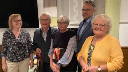 Bild: Sekura/exb
Ehrung für langjährige Arbeit im Kreisausschuss (von links): Vorsitzende Stefanie Löffler, Karl Stegmann, Annemarie Scherbaum, Bezirksvorsitzender Manuel Sennert und Renate Sekura.
