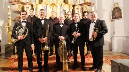 Bild: mab
Die Formation "iBrass" (vorne stehend) und das Klarinettenquartett "JESS" (dahinter) sorgten in der Alten Pfarrkirche für Hörgenuss pur.