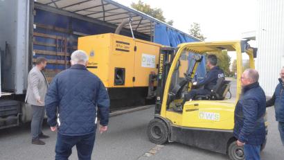 Bild: Kunz
Die Mitglieder des Lions-Clubs Weiden koordinieren die Verladung.