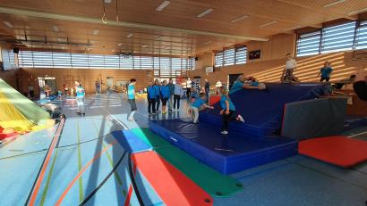 Bild: bk
In der Schulturnhalle geht`s jeden Montag rund