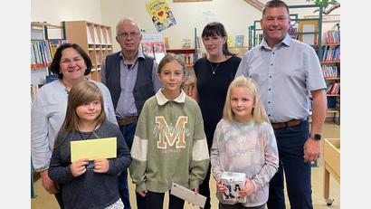 Bild: bey
Für die drei fleißigsten Leser im Sommerferien-Leseclub gibt es von der Stadtbücherei Pleystein eine Belohnung.