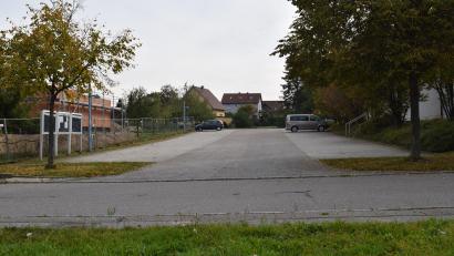 Bild: bnr
Der befestigte Platz vor der Mehrzweckhalle steht auch im nächsten Jahr als Festplatz für den Fasching und die Kirwa zur Verfügung