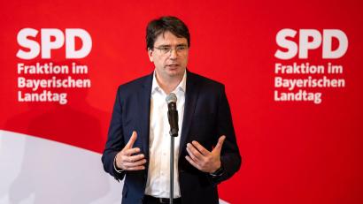 Bild: Peter Kneffel/dpa
: Der wiedergewählte Fraktionsvorsitzende der bayerischen SPD-Landtagsfraktion, Florian von Brunn,.