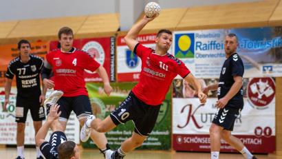 Bild: Günter Uschold
Der Oberviechtacher Maximilian Fütterer beim Torwurf.