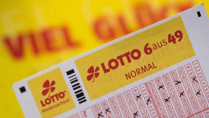 Symbolbild: Swen Pförtner/dpa
Ein Oberpfälzer hat 136.329 Euro im Lotto gewonnen.