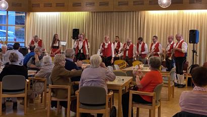 Bild: Gemeinde Bad Alexandersbad/exb
Die Stadtkapelle Tirschenreuth unter der Leitung von Tobias Bartsch.