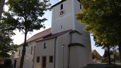 Bild: sm
Bischof Rudolf Voderholzer wird die Kirche St. Johannes in Kirchendemenreuth nach aufwändigen Renovierungsarbeiten wieder neu einweihen
