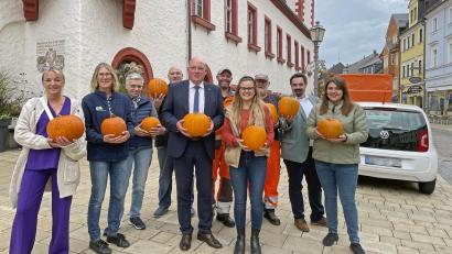 Bild: fphs
Die Stadt lädt ein zum Herbstmarkt am Sonntag, 22. Oktober. 500 Kürbisse sind dabei in der ganzen Stadt verstreut.