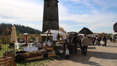 Bild: Elisabeth Götz/exb
Der Kirchweihmarkt im Freilandmuseum zog nahezu 3000 Besucher an.