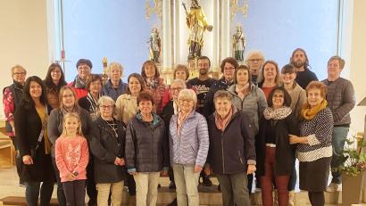 Bild: Singkreis Letzau/exb
Der Singkreis mit Musikern nach dem Gottesdienst zum Jubiläum.