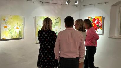 Bild: Marko Pammer/exb
Das Schmidt-Haus in Nabburg ist für rund 2einhalb Monate die Heimat von „Farbige Augenblicke“ – einer Ausstellung der Nabburger Künstlerin Irene Ehemann.