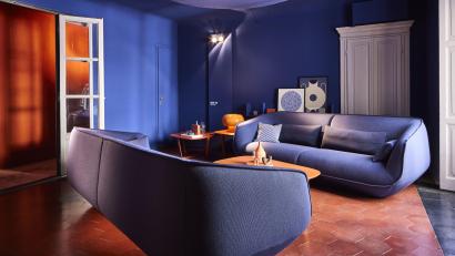 Bild: Laura Thiesbrummel/COR/dpa
Blau trifft Orange: Was krass klingt, strahlt Eleganz aus.