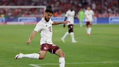 Archivbild: Daniel Löb/dpa
Noussair Mazraoui darf beim FC Bayern München bleiben.