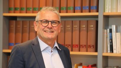 Bild:  Götz
Rechtsanwalt Martin Scharf aus Neunburg vorm Wald zieht für die Freien Wähler in den Landtag ein. Der 60-Jährige hatte bei der Wahl am Sonntag im Stimmkreis Schwandorf ein herausragendes Ergebnis geholt.
