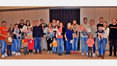Bild: wku
Familien, in denen sich seit Oktober 2022 Nachwuchs eingestellt hat, trafen sich beim Neugeborenen-Empfang der Marktgemeinde Königstein.