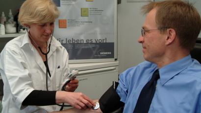 Archivbild: htl
Mittlerweile gibt es mehreren Gemeinden Räume, wo sich Versorgungsassistentinnen um Patienten kümmern.