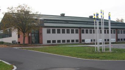 Bild: wro
Die Dreifachturnhalle beim Beruflichen Schulzentrum in Wiesau war von Herbst 2015 bis Frühjahr 2016 als Notunterkunft genutzt worden. Ein zweites Mal werde er das nicht hinnehmen, betonte jetzt Bürgermeister Toni Dutz.