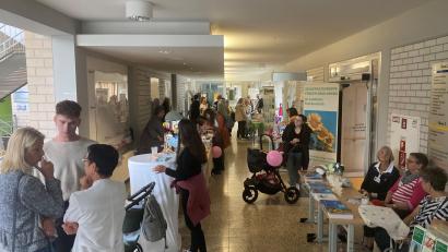 Bild: Klinikum Fichtelgebirge/exb
Gut besucht waren die zahlreichen Stände der Aussteller auf dem Frauengesundheitstag 2023.
