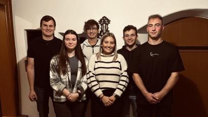 Bild: Scheuerer/exb
Die neue Vorstandschaft der KLJB Unterauerbach: Johannes Kick, Valentina Schart, Wolfgang Kick, Anna Scheuerer, Samuel Schart, Florian Rieger (von links).