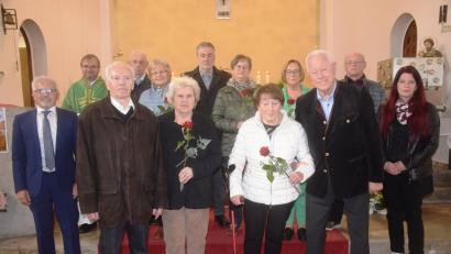 Bild: fz
Die Ehejubilare des Jahres 2024. Josef und Maria Gruber sowie Monika und Rudolf Steiner (vorne, von rechts) sind 60 Jahre verheiratet und feierten so Diamantene Hochzeit.