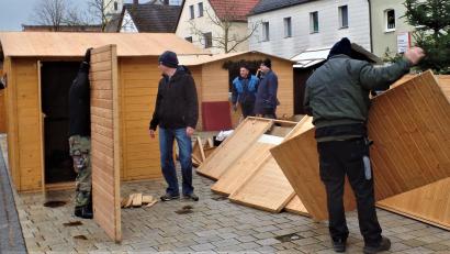 Archivbild: jml
Am 9. Dezember gibt es wieder viel Arbeit bei den Vereinen, bis die Verkaufsbuden für den Weihnachtsmarkt fix und fertig bestückt sind.