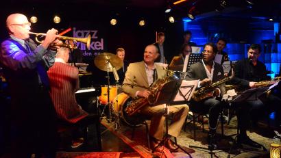 Bild: Kunz
Spontan tritt der ehemalige Band-Trompeter Tom Kirkpatrick beim Jazz-Zirkel im "Bistrot Paris" auf und unterstützt seine Kollegen vom "Claus Raible International Tentett".