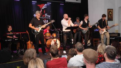 Bild: Joachim Gebhardt
Die Red Fox Blues Band bei ihrem ersten Konzert 2018 im Seidel-Saal: (von links) Matthias Sommer, Matthias Weber, Stephan Kiesel, Stefan Sehnke, Peter Wolf und Max Müller.