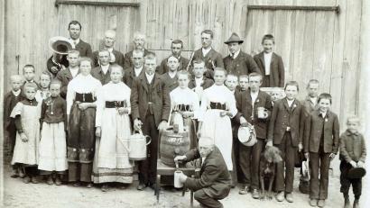 Bild: rpp
Die Tradition der Kirwafeiern geht bis 1950 und weiter zurück. Dieses Bild zeigt die fröhlichen Kirwaleut 1912.