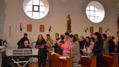 Bild: gi
Die Sängerinnen und Sänger sangen Lieder aus dem Kongo. Der Gottesdienst wurde im kongolesischen Ritus gefeiert.
