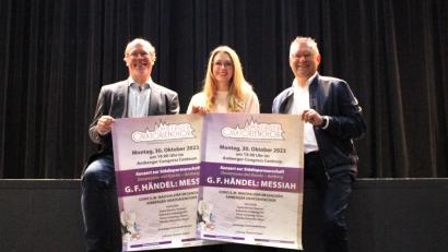 Bild: Dagmar Williamson 
Chor-Leiter Thomas Appel, ACC-Geschäftsführerin Erika Sauerwein und Chor-Vorsitzender Wolfgang Streich (von links) freuen sich gemeinsam auf ein hochprofessionelles Konzert und den Kultur-Austausch der gelebten Städtepartnerschaft mit Desenzano del Garda.