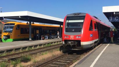 Archivbild: ihl
Weil er meint, seinen Zielbahnhof Schwandorf verpasst zu haben, zieht ein 27-Jähriger die Notbremse.