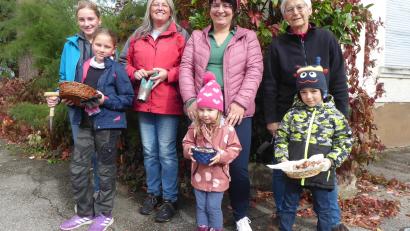 Bild: Angelika Lang-Salzl/exb 
Krokusse pflanzten die jungen Gärtner bei der Kinderaktion des Obst- und Gartenbauvereins Altendorf.