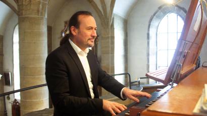 Bild: stg
Matthias Grünert, Kantor der Frauenkirche Dresden, spielte am Sonntag die Orgel in der Kemnather Stadtpfarrkirche.