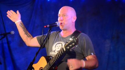 Bild: Kunz
Von Lansing nach Weiden: Michi Dietmayr schafft es, dass das Publikum "sauguad drauf" ist.