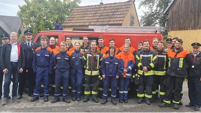 Bild: lei
Die erfolgreichen Gruppen der Feuerwehr Achtel mit Kommandant Armin Linhard, Kreisbrandinspektor Hans Sperber, den Kreisbrandmeistern Norbert Sperber und Thomas Wiesent sowie Zweitem Bürgermeister Stefan Steger.