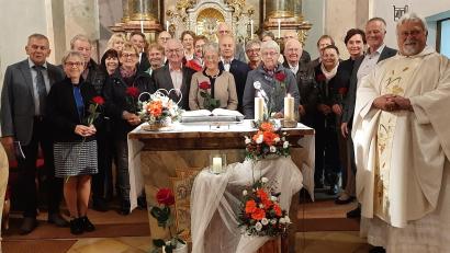 Bild: rgl
Die Ehejubiläumsfeier der Seelsorgegemeinschaft Luhe-Neudorf-Oberwildenau in Neudorf war eine festliche Angelegenheit.