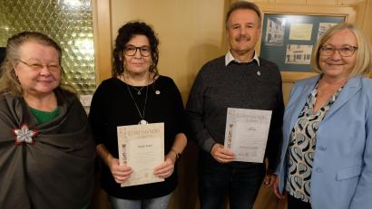 Bild: le
Ehrungen standen im Mittelpunkt der Herbstversammlung des Obst- und Gartenbauvereins Floß. Für 15- und 25-jährige Treue gab es Ehrenzeichen in Bronze und Silber. Von links: stellvertretende Bezirksvorsitzende Rosa Prell, Nicole Venzl, Jürgen Bär und Vorsitzende Rita Rosner.
