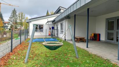 Bild: Gabi Schönberger
Der katholische Kindergarten hat im Jahr 2022 wie seit 2015 ununterbrochen wieder einen Überschuss erwirtschaftet. Diesmal nicht ganz 14 000 Euro. Was passiert mit dem Geld? Der Gemeinderat diskutiert.