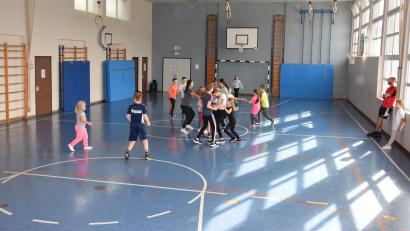 Bild: fla
Jede Menge Spaß haben die Mädchen und Buben beim Spielenachmittag der Kolpingsfamilie.